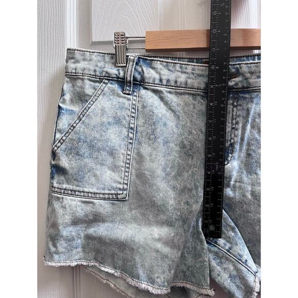 NWT Kut From The Kloth Gerri Fray Jean Short 3 Inch Inseam Size 14 Acid Wash - Picture 5 of 10